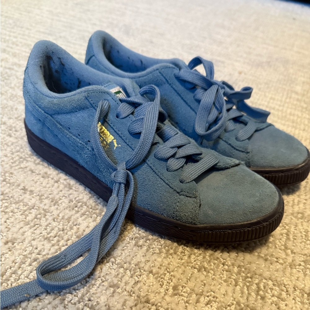Boys puma suede shoes blue 5.5‎